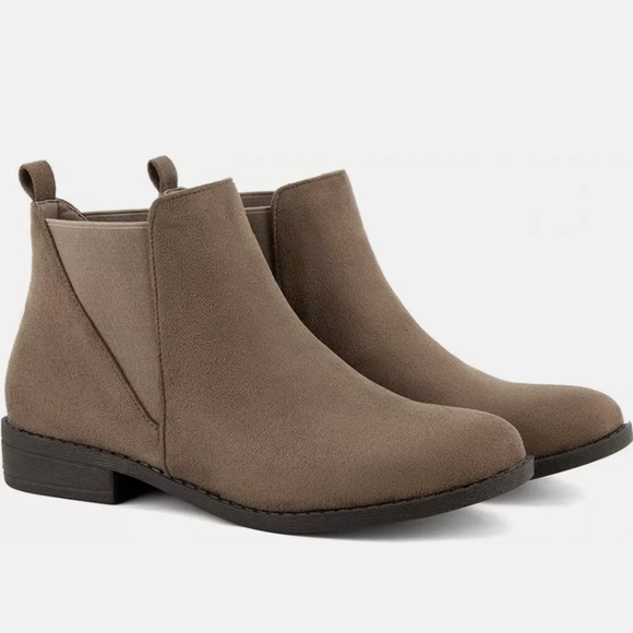 Chelsea Flat Ankle Booties - Picture 3 of 13